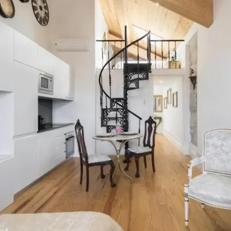 Cozy W/ Ac And View Apartment *