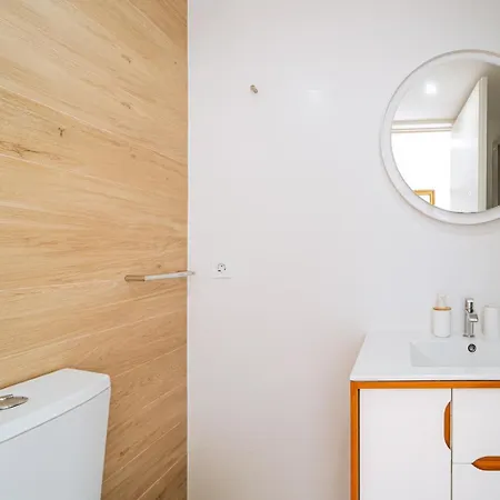 Cozy W/ Ac And View Apartment *